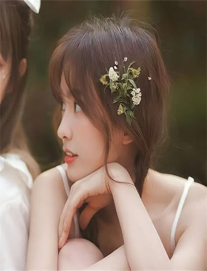 《姑娘,望着我》和其他作品相比如何？对比重构分析与评价